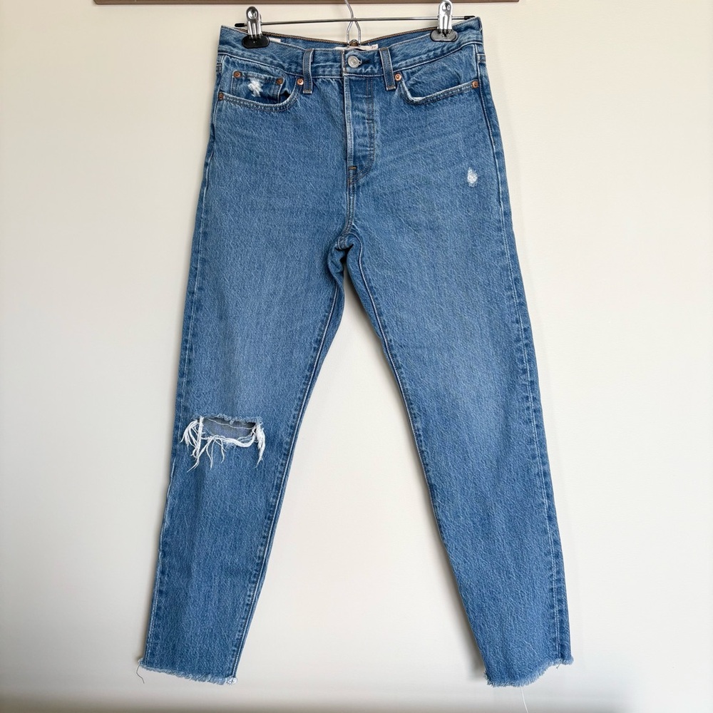 Levi’s Wedgie Fit Jeans Distressed High Rise Button Fly Size 27 Raw Hem